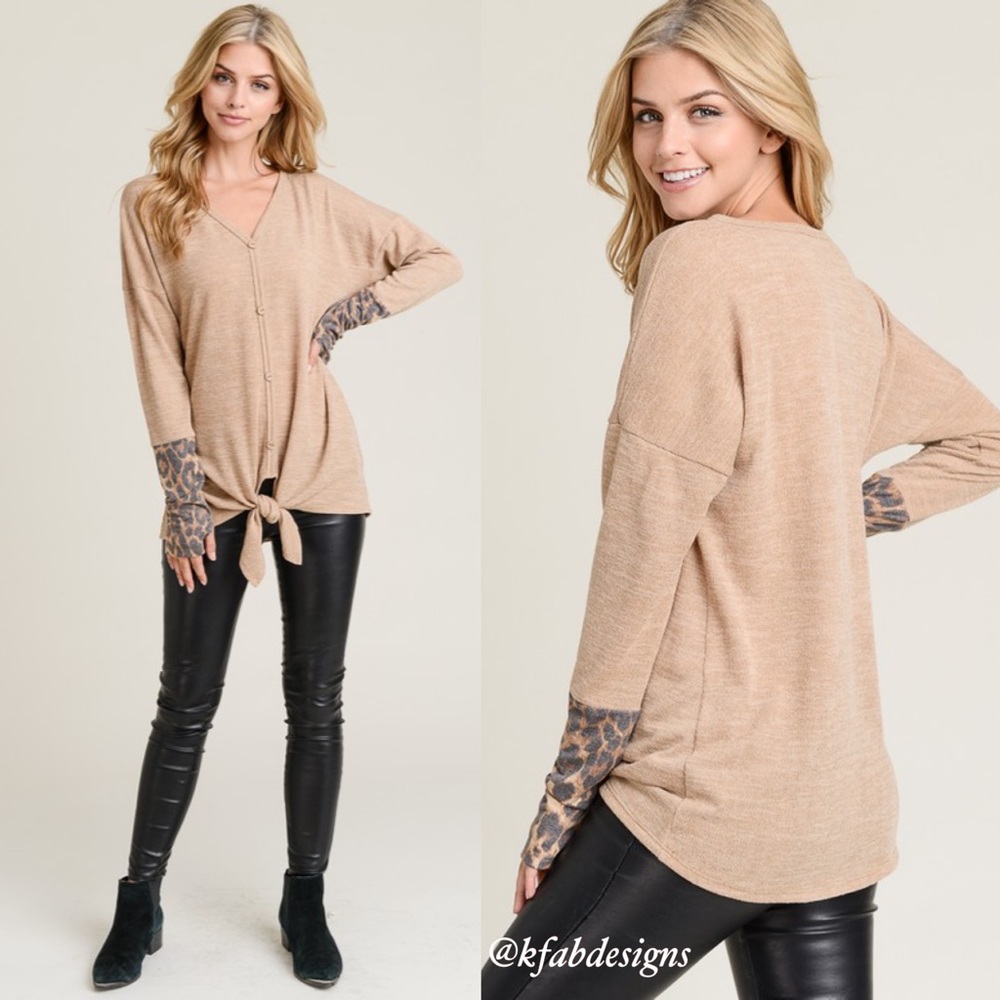 ❤️LAST 1! Neutral V Neck, Button Up, Tie Front Thumb Hole, Leopard Contrast Top - Picture 5 of 6